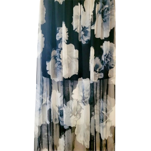 Dress - Picture 3 of 4